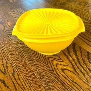 Tupperware container